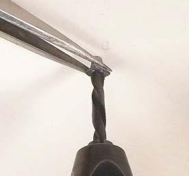 Tuppelon päässä on pieni syvänne porauskohdan merkkinä.