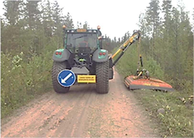 Sivu- ja laskuojien perkaus Vesakon