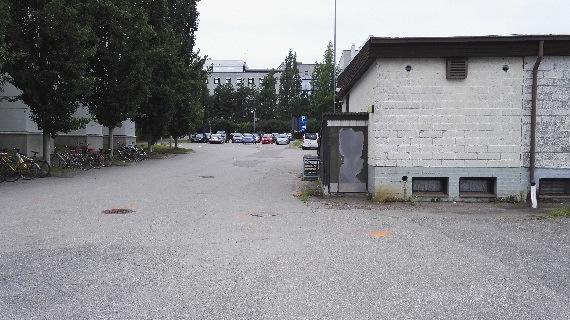 LIITE E VALOKUVAT Tampere Hatanpään Kuva 21. Tutkimuspiste S111 (oranssi merkki asfaltilla).