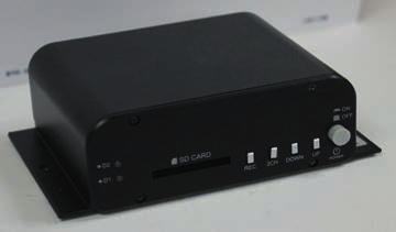 +3G RV DVR4CH-3 Videotallennin 4-kanav.+4G RV DVR4CH-4 Videotallennin 2-kanava kamerajär. SD-muistik.