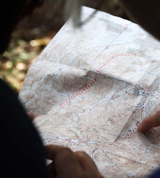Suunnistus 30 Ennen kuin painelet metsään, on syytä olla selvillä miten karttaa luetaan ja mitä kartalla näkyvät merkit tarkoittavat. Itsenäisesti voit opiskella vaikkapa www.olekartalla.fi.