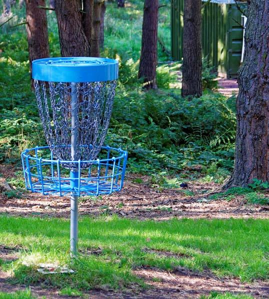 Frisbeegolf Voit harjoitella frisbeegolfin lyhyitä heittoja vaikkapa omassa pihassasi. Kun siirryt radoille pärjäät hyvin muutamalla kiekolla.