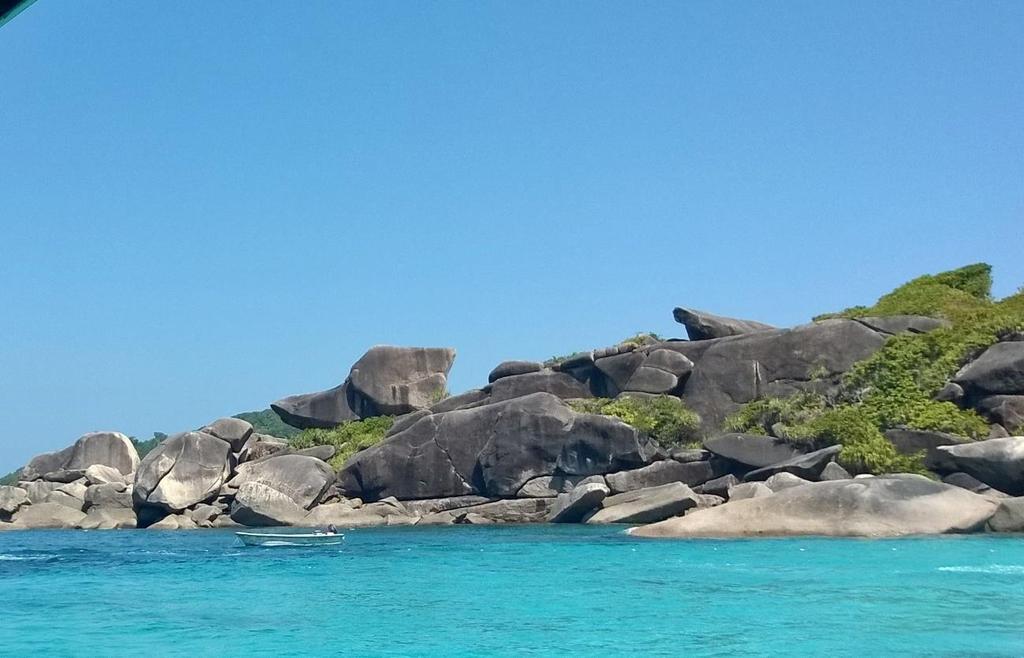 Tämän jälkeen siirryimme pääsaarelle 8 (Similan), jossa pidimme lounastauon.