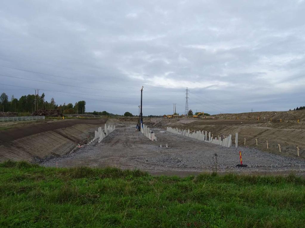 Raportti 4 Hankeosa 1B Allianssi-Lahti Liipolan tunnelin itäisen suuaukon avolouhinnat saatiin valmiiksi, ja seuraavaksi siirrytään tunnelilouhintaan myös itäisen suuaukon kautta.