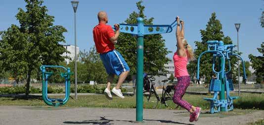 Liike vaikuttaa reisilihaksiin ja pakaroihin.