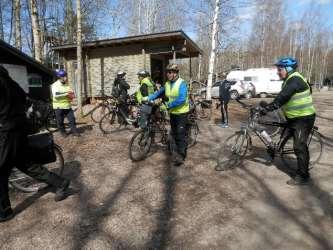 LOKAKUU Kokoperheen hämärähommat päivä auki. Frisbeekisat jatkuu MARRASKUU??? JOULUKUU Lapsille tonttukoulu -askartelua yms. Kaikille avoimia tapahtumia tulossa mm.