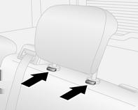 Istuimet, turvajärjestelmät 33 Takapääntukien korkeussäätö Vedä pääntukea ylöspäin tai vapauta pidätysjouset painamalla ja työnnä pääntukea alaspäin.