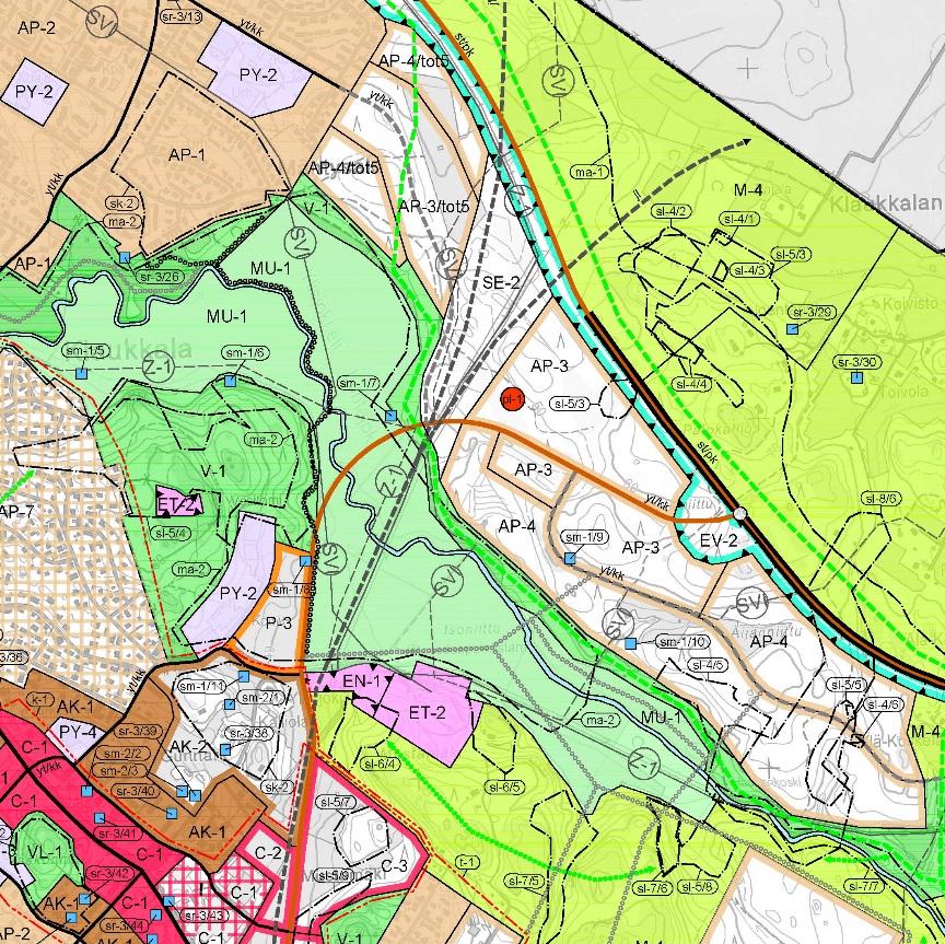 Kuva 2. Klaukkalan osayleiskaava (ote 3.1.2018). Alueelle on osoitettu tielinjaus, ratalinjaus ja asuinalueita. Kaavan likimääräinen sijainti on esitetty punaisella ellipsillä.