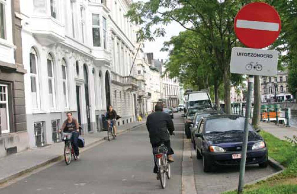 4.8.2015 39 (60) sairaala-alueen ohitse edelleen kaakkoon.