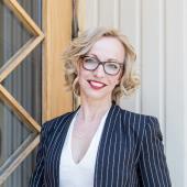 ympäristössä Maria-Elena Cowell Toimitusjohtaja,