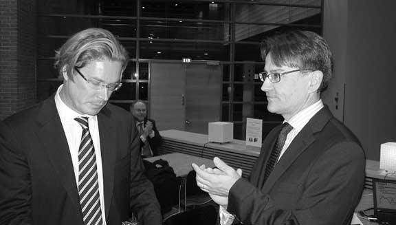 Nordea Suomen pääekonomisti Martti Nyberg ja puheenjohtaja Kustaa Poutiainen Nybergin mukaan USA:n vähittäiskaupassa on havaittu kasvua.