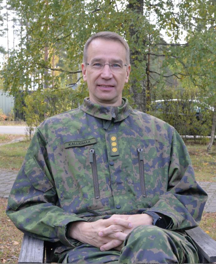 KOMENTAJAN ALKUSANAT Tervetuloa Porin Prikaatiin Haasta itsesi ja ota tarjoamistamme mahdollisuuksista kaikki irti. Aloitat kohta varusmiespalveluksesi meillä Porin prikaatissa. Tervetuloa! Siirtyminen siviilielämästä kasarmille voi aluksi tuntua suurelta muutokselta.