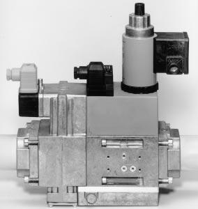 trykkvokter (støpsel DI E 7 0-80) Toimintanäyttö Driftsvisning Display Driftsdisplay Sulkuhattu, säädin Beskyttelsesklap, regulator Skyddslock, regulatorskruv Hette, regulator Säätötulppa