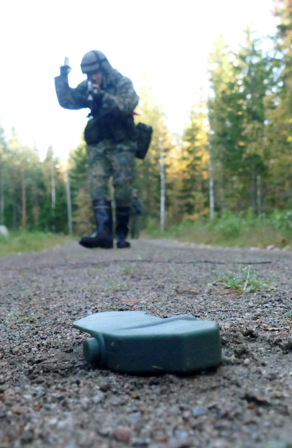 SUOJAUSJOUKKUE Suojauskomppania tuottaa taistelutukikohtien, tutka-asemien ja muiden erikoiskohteiden suojaamiseen suojauskomppanioita ja erillisiä suojausjoukkueita.