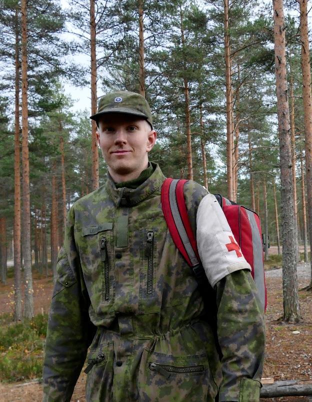 Nimi: Tuominen, Tomi Ikä: 20 Sotilasarvo: Lentosotamies Koulutushaara: Sotilaspoliisi Siviilisääty: Naimaton Koulutus: Hotelli- ja cateringala Harrastukset: Töidenteko Mitä odotit