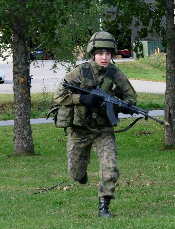 Nimi: Paajanen Ikä: 21 Sotilasarvo: Korpraali Koulutushaara: Suojausmies Siviilisääty: Naimaton Harrastukset: Nyrkkeily, kuntosali ja lenkkeily Mitä odotit varusmiespalvelukselta?