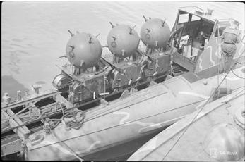Miinasodankäynti Toisen maailmansodan aikana käytössä oli monia erilaatuisia miinoja. Kuvassa L-1, venäläinen lentokonemiina vuonna 1941. Kuva: SA-kuva. Miinoja suomalaisilla moottoritorpedoveneillä.