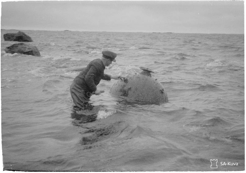 Kokemuksia laivapalveluksesta Kokemuksia laivastosta 1950- ja 1960 -luvuilta Sotakorvaukset on maksettu. Porkkala palautettu. On aika katsoa eteenpäin.