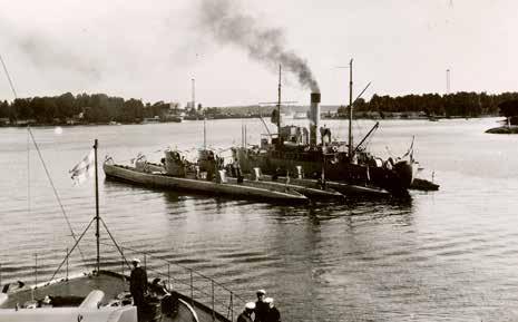 Laivastolaki Tykkivene Karjala oli ensimmäinen varsinainen sota-alus, joka varustettiin laivaston käyttöön. Kuva on varhaisimpia kuvia Suomen laivaston aluksista vuodelta 1918. Kuva: Sotamuseo.