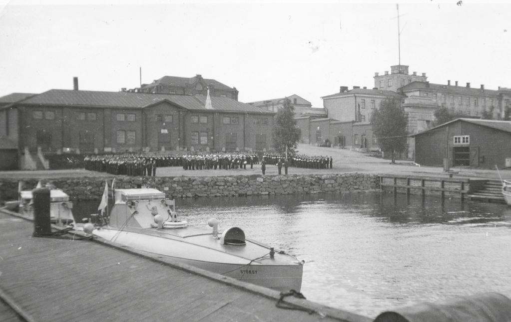 Laivastolaki Laivaston tukikohdat Panssarilaiva Väinämöinen (kuvassa) yhdessä sisaraluksensa Ilmarisen kanssa rakennettiin laivastolain pohjalta 1930-luvun alussa. Kuva: SA-kuva.