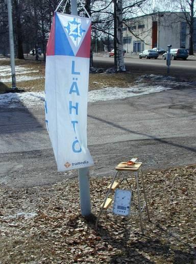 6 LÄHTÖ Lähdön varusteet: lähtöviitta Emit 0-leimasin Lähtö toimii yleensä itsepalveluperiaatteella. Tärkeintä on varmistua siitä, että yhtä monta ihmistä tulee pois metsästä kuin sinne on lähtenyt.