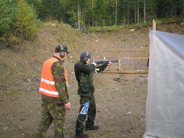 22 cal (kivääri 50m vain erikseen sovittaessa vähäisen kysynnän vuoksi). Jarmo Siltanen, jarmo.siltanen @jamk.fi, 040 510 9617 Kari Löfgren, kari.lofgren @mil.