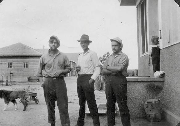 Karjalan Heimo pyysi Charlesia jakamaan perheensä tarinan lehden lukijoille. Isoisoisäni oli Oscar Billey, alun perin Antonij Gavrilovits Tilikov (Otto Kauronpoika Tiilikainen).