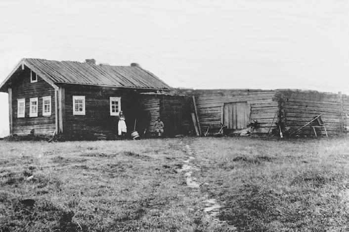 Arhippa Iivananpoika Perttunen syntyi vuonna 1762 ja kuoli vuonna 1841. Elias Lönnrot tapasi hänet viidennellä runomatkallaan vuonna 1834.