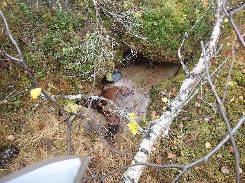 kuvattuna metsäautotieltä etelään. Oja kuivatetaan kaivostoiminnassa.