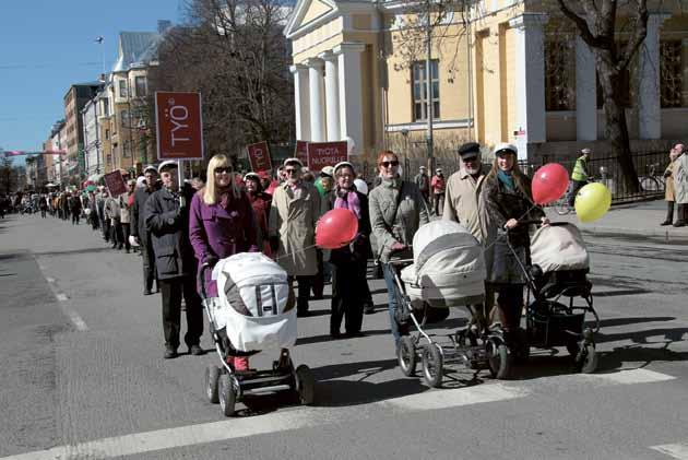 2013 1. toukokuuta 2013 Hautausmaan kunniakäynneillä puhuivat Sameli Valkama ja Gustav Wickström.