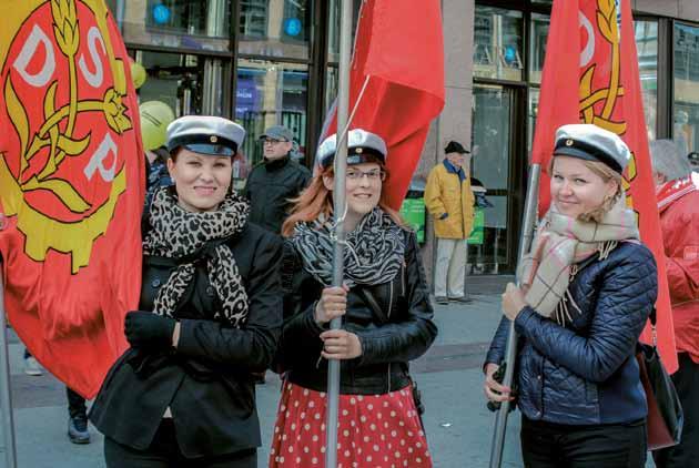 2015 1. toukokuuta 2015 Hautausmaan kunniakäynneillä puhuivat Petri Lepola ja Mikko Pulkkinen.