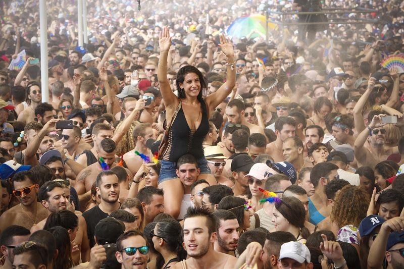 Tässä muutamia Tel Aviv Pride -festivaaliviikon kohokohtia! 30.5. 9.6. Tel Aviv Pride -ranta Hilton Beach Auringonpaistetta, kuumaa hiekkaa, kauniita ihmisiä... voisiko kukaan toivoa enempää?