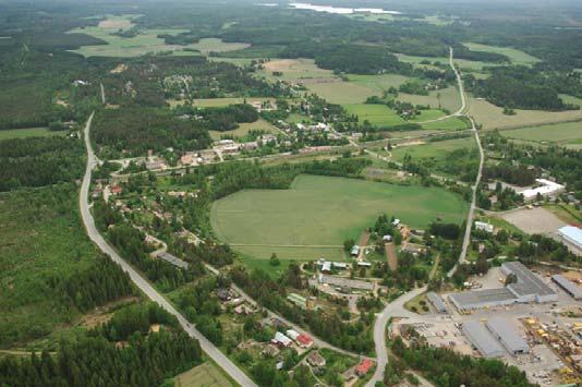 Suunnittelualue ilmakuvassa pohjoisesta kuvattuna. Kangasniemen tila etelästä.