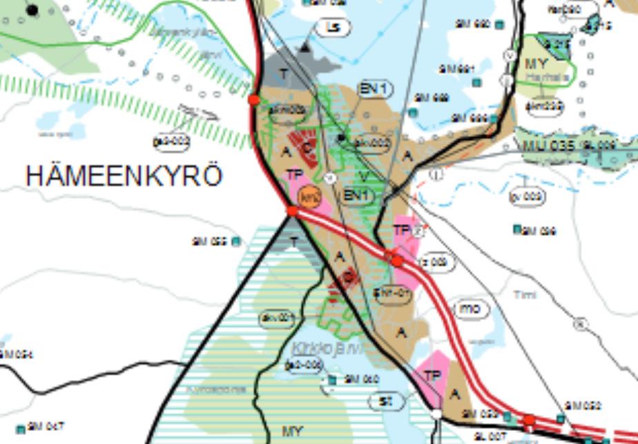 Tontin 504-20 piha-alueet rajautuvat naapuritonteista ja tiestä osittain istutuksin. Osittain tontti on puistomaista vanhaa peltoa.