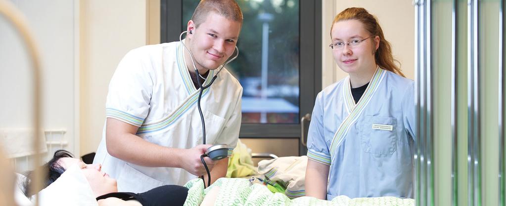 LÄHIHOITAJA Sosiaali- ja terveysalan perustutkinto Lähihoitajana omaat laaja-alaiset perusvalmiudet ammattialan eri työtehtäviin ja kykenet työskentelemään asiakaslähtöisesti erilaisten
