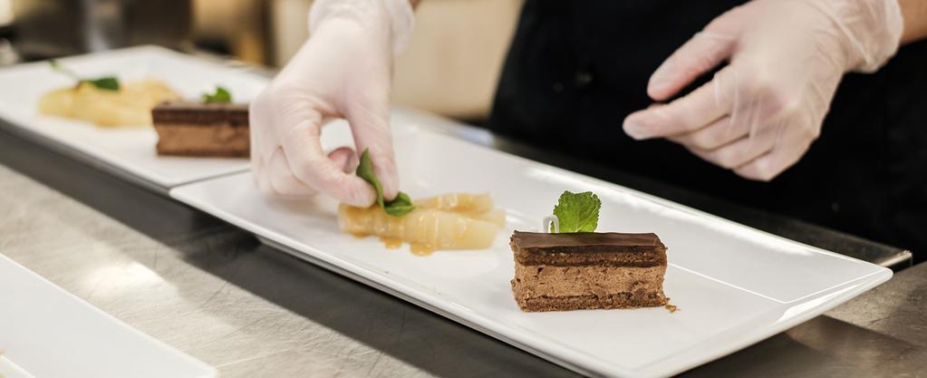 KOKKI Ravintola- ja catering-alan perustutkinto Ravintola- ja catering-alan perustutkinto antaa monipuoliset taidot ruoanvalmistus-, tarjoilu-, myynti- ja asiakaspalvelutehtäviin.