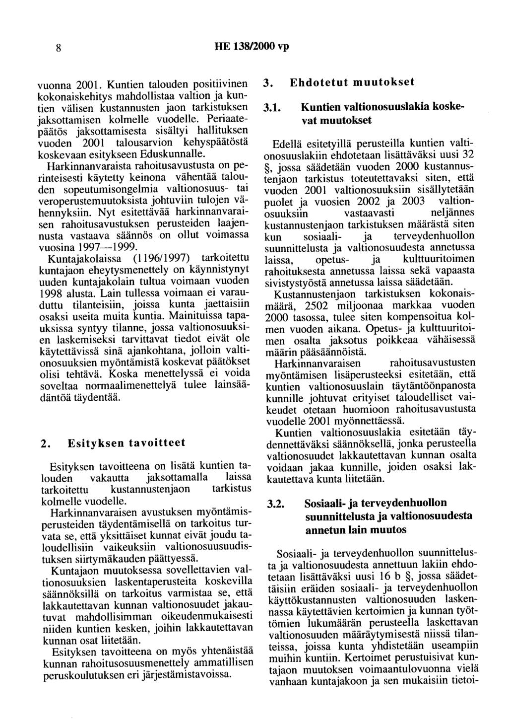 8 HE 138/2000 vp vuonna 2001. Kuntien talouden positiivinen kokonaiskehitys mahdollistaa valtion ja kuntien välisen kustannusten jaon tarkistuksen jaksottamisen kolmelle vuodelle.