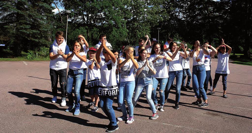Nordic Schoolin kesäleireillä harjoitetaan englanninkielen ohella myös tanssitaitoja.