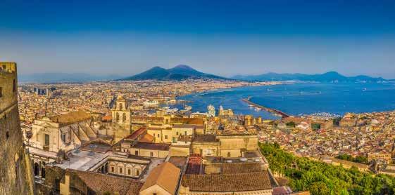 KUVAUKSELLINEN NAPOLINLAHTI Napoli Capri Pompeiji Meta di Sorrento Amalfi Ravello Sinisenä hohtava Napolinlahti ja lähellä kohoava Vesuvius saavat kunnian johdatella sinut lomaviikkosi tuleviin