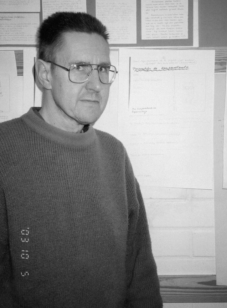 Esperanta Finnlando Esperantobladet joulukuu decembro 6/2003 La partoprenantoj estis prezentitaj de kunparolanto en la trejnseminario.