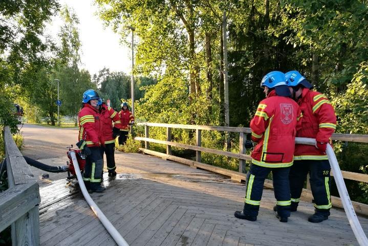 10 4.4 Sisäinen koulutus Hälytysosaston sisäinen koulutus eli viikkoharjoitukset järjestetään palokunnalla maanantaisin kello 18.00. Harjoitukset kestävät kahdesta kolmeen tuntia riippuen aiheesta.