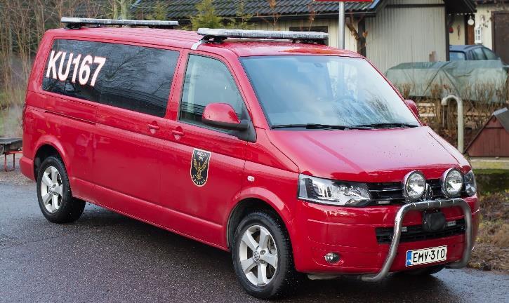 Miehistöauto Volkswagen Caravelle Comfortline pitkä 2,0 TDI 132 kw 4Motion DSG on palokunnan vuonna 2014 itse hankkima 1+8 henkilölle rekisteröity ajoneuvo.