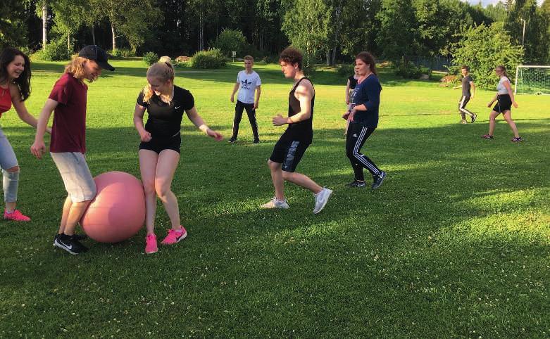 Kesäpäivän ripari Kaikille leirimuotoinen rippikoulu ei ole sopivin. Kesäpäivän ripari voi olla hyvä ratkaisu, jos leiri ei innosta tai iltaharrastukset vievät aikaa.