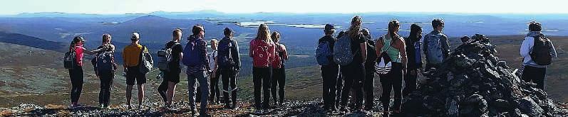 Ripariin kuuluu myös patikkaretkiä tunturissa lähes päivittäin.