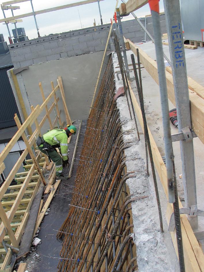 Betonin lujuusluokka laatoissa on C35/45, joka vastaa entistä K40 K45. Pilareissa käytetty betoni on lujuudeltaanc45/55.
