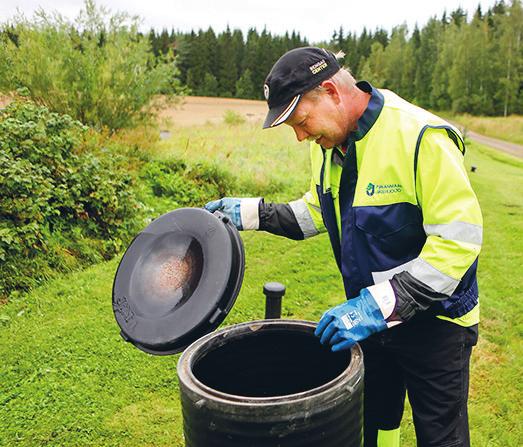 vuoksi. Tuhka tulee myös pakata tiiviisti, ettei se tyhjennettäessä pöllyä jätteenkuljettajan silmille.