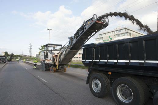Asfalttipäällysteen jyrsinnän tuotteena saatava rouhe on 100 % uudelleen käytettävää RC-materiaalia.