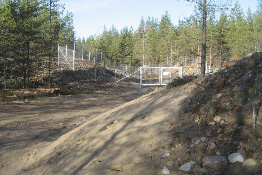 6.4.19 Oulun Osuuskauppa Alpuassa, osoitteessa Annantie 1, pohjaveden varsinaisen muodostumisalueen ulkopuolella on sijainnut polttonesteiden jakeluasema.