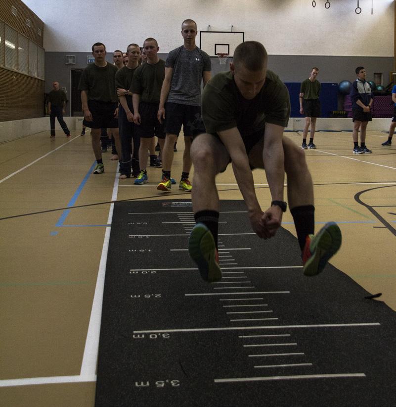 Aikaa olla päiväpunkka tehtynä 5 minuuttia. Tupamme selviytyy päiväpunkan tekemisestä kunnialla. Muiden aamutoimien jälkeen siirrymme aamiaiselle. Päivän koulutukseen voi kuulua mm.