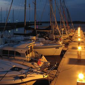 Veneellä saapujille turvallisia rantautumismahdollisuuksia tarjoavat Haapsalussa Veskiviigin, Grand Holm Marinan ja Westmerin satamat.